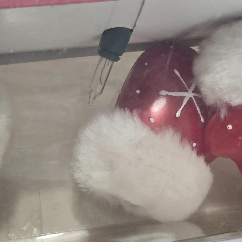 New Santa Red Mittens 10 Light Set Novelty Christmas Lights, 2004,